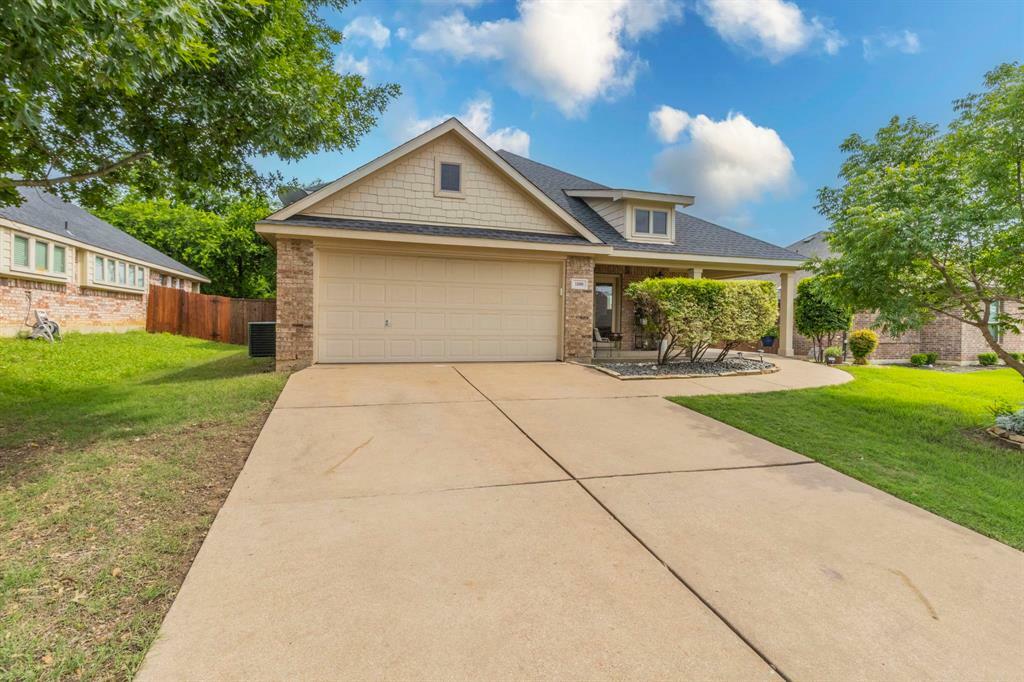 Property Photo: 1100 Thicket Drive TX 76063