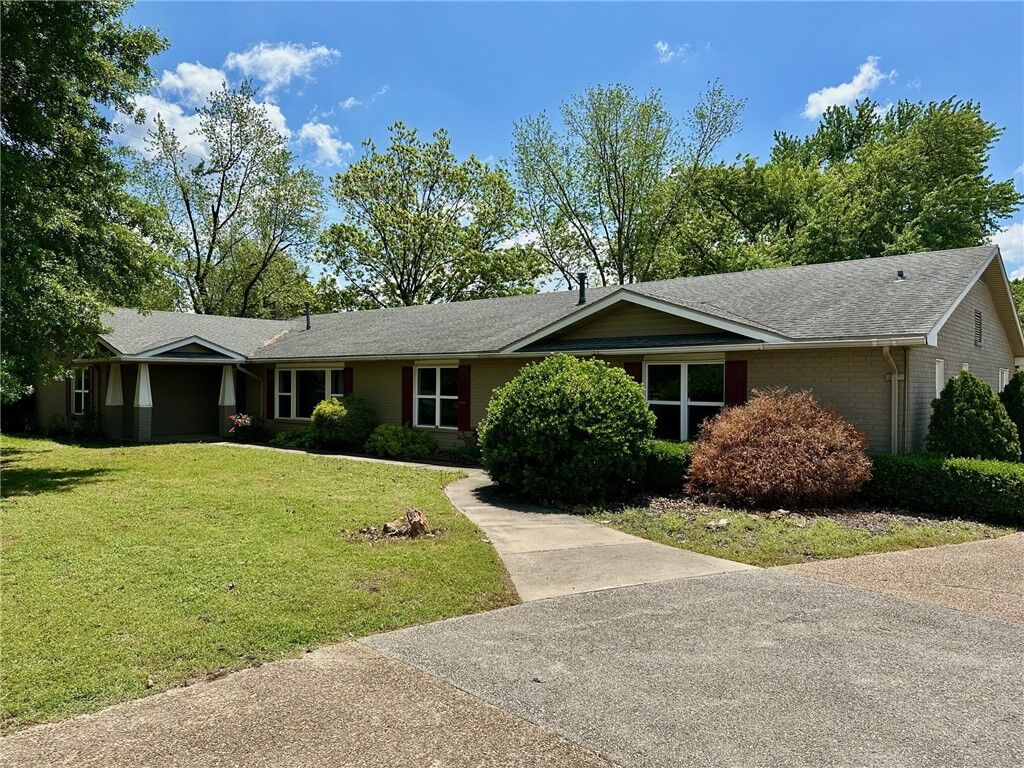 Property Photo:  459 Morris Avenue  AR 72764 