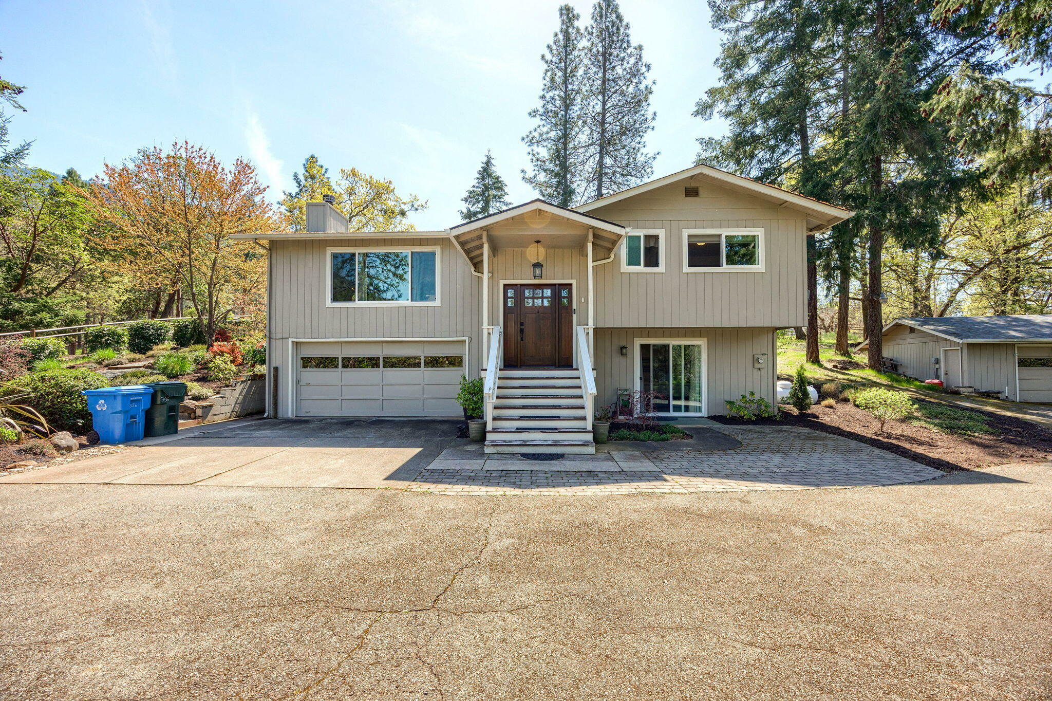 Property Photo: 356 Brooke Lane OR 97527