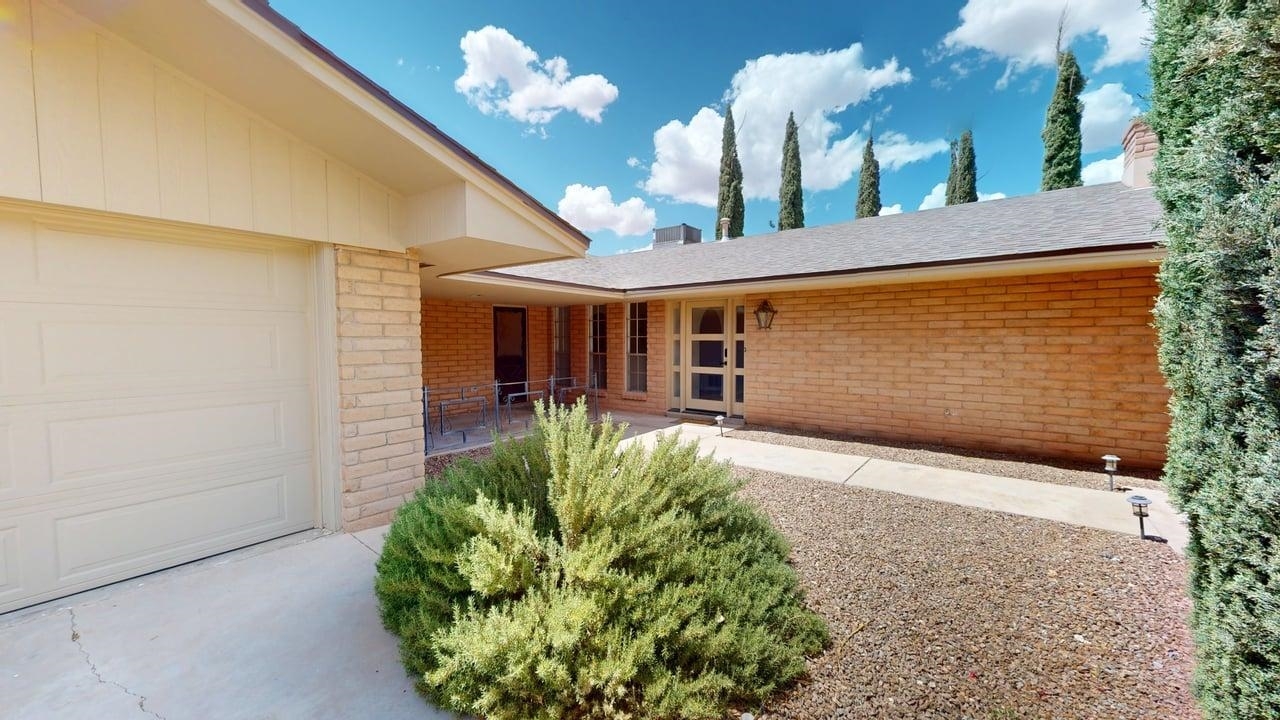 Property Photo: 403 Sunnyside Ave NM 88310