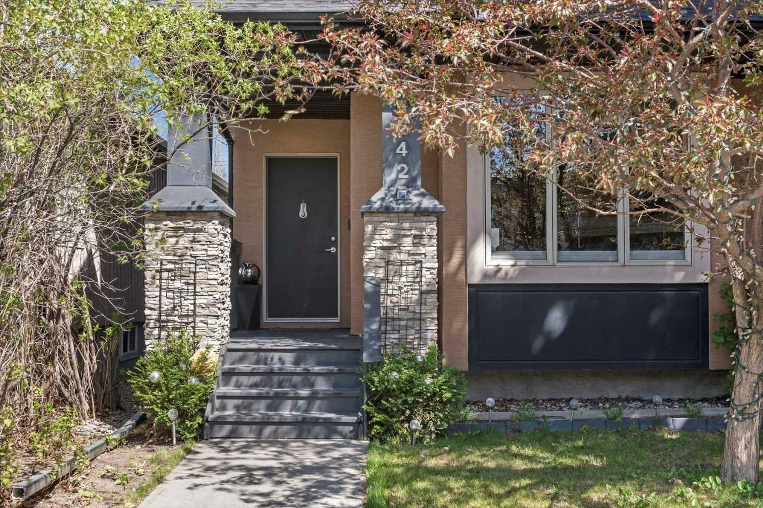 Photo de la propriété: 242 17 Avenue NE AB T2E 1L8