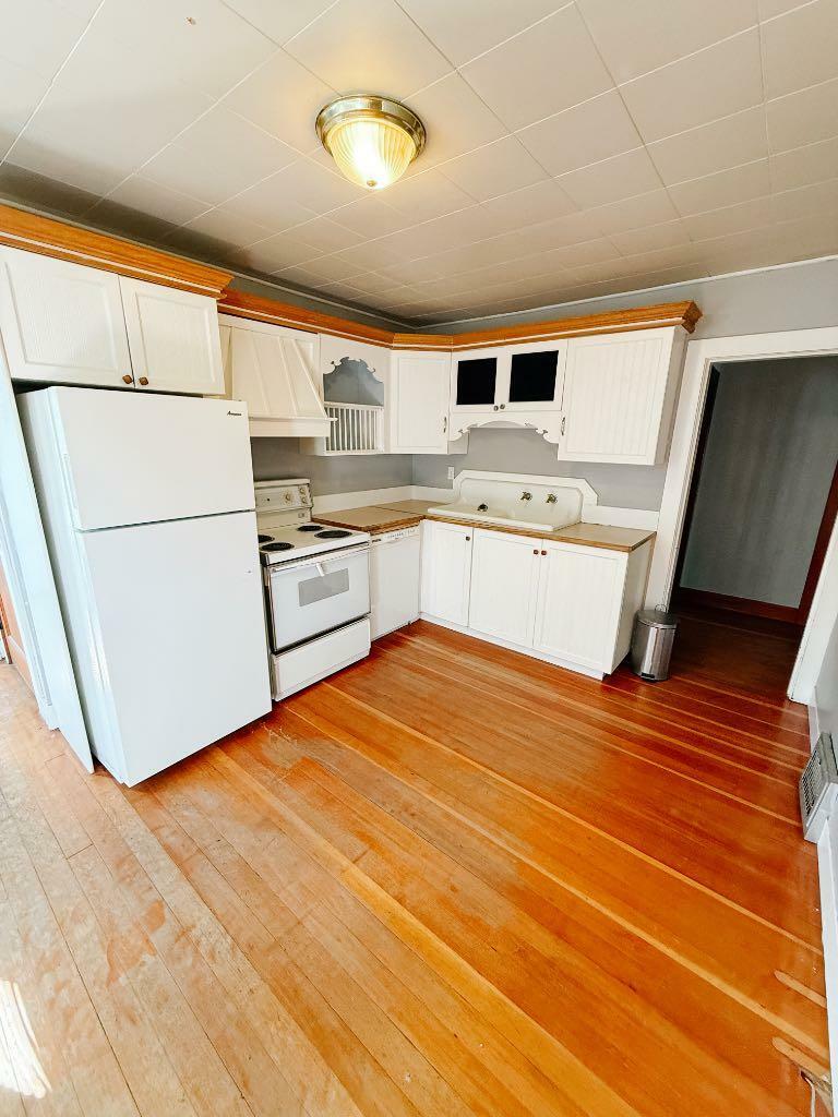 Photo de la propriété: 5108 51 Street AB T4T 2A3