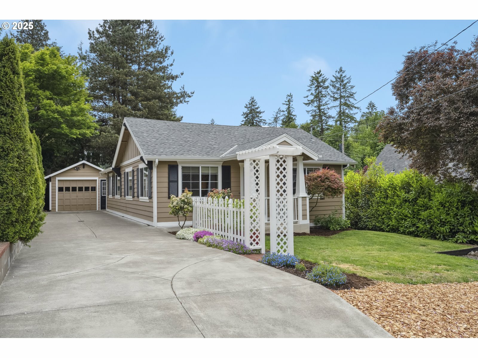 Property Photo: 3126 SW Illinois St OR 97239