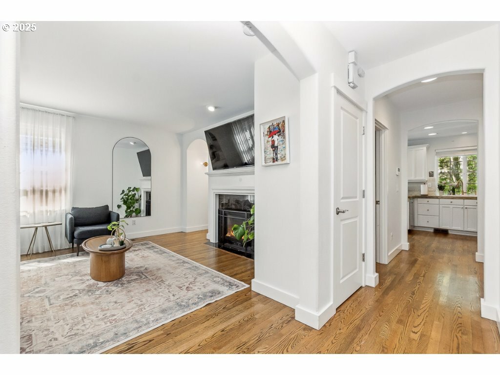 Property Photo: 10272 NW Edgewood Dr OR 97229