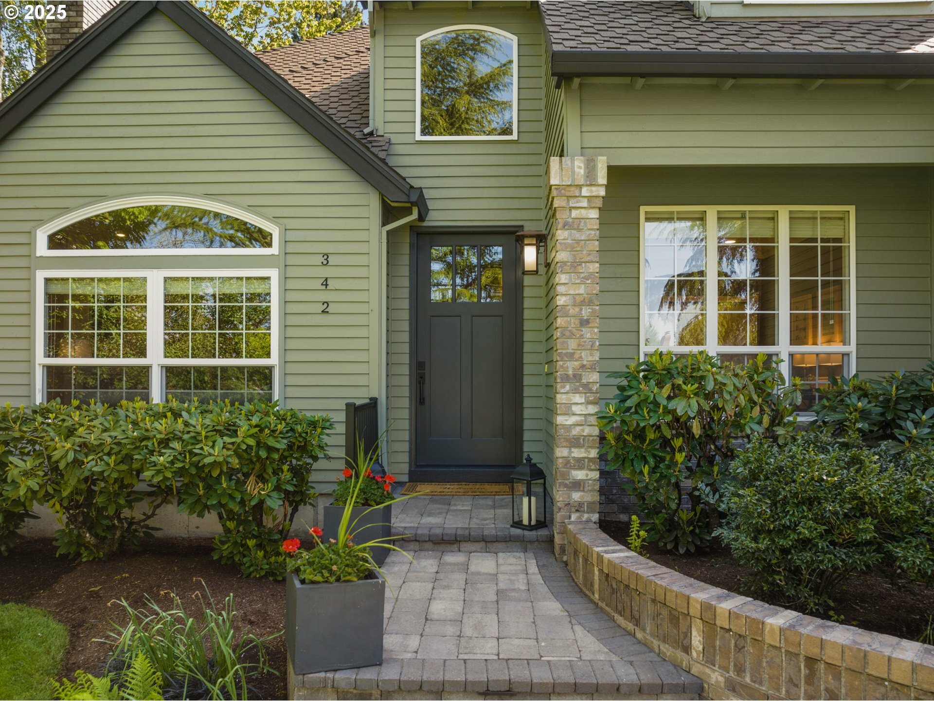 Property Photo: 342 NW 84th Pl OR 97229