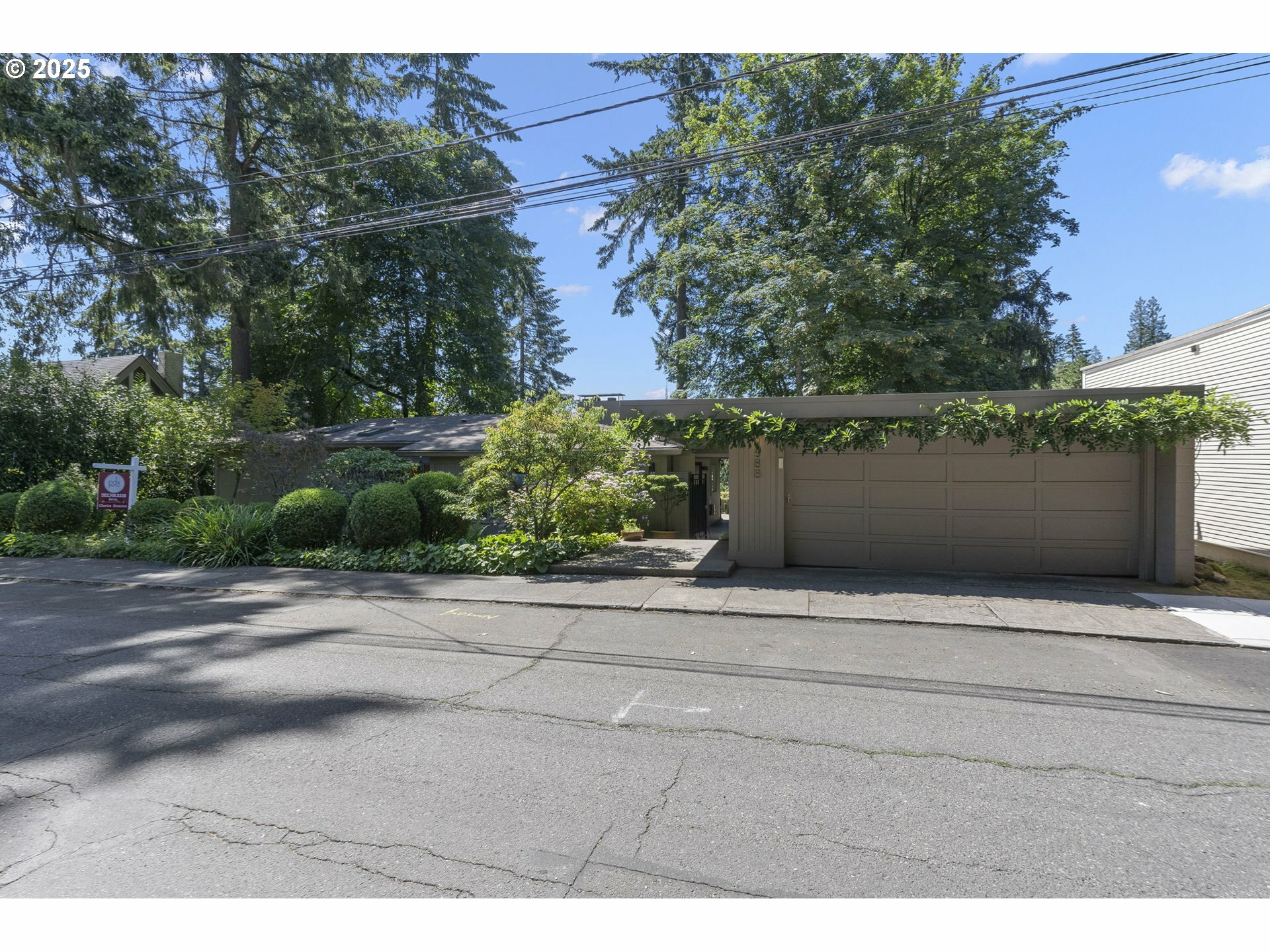 2588 SW Ravensview Dr  Portland OR 97201 photo