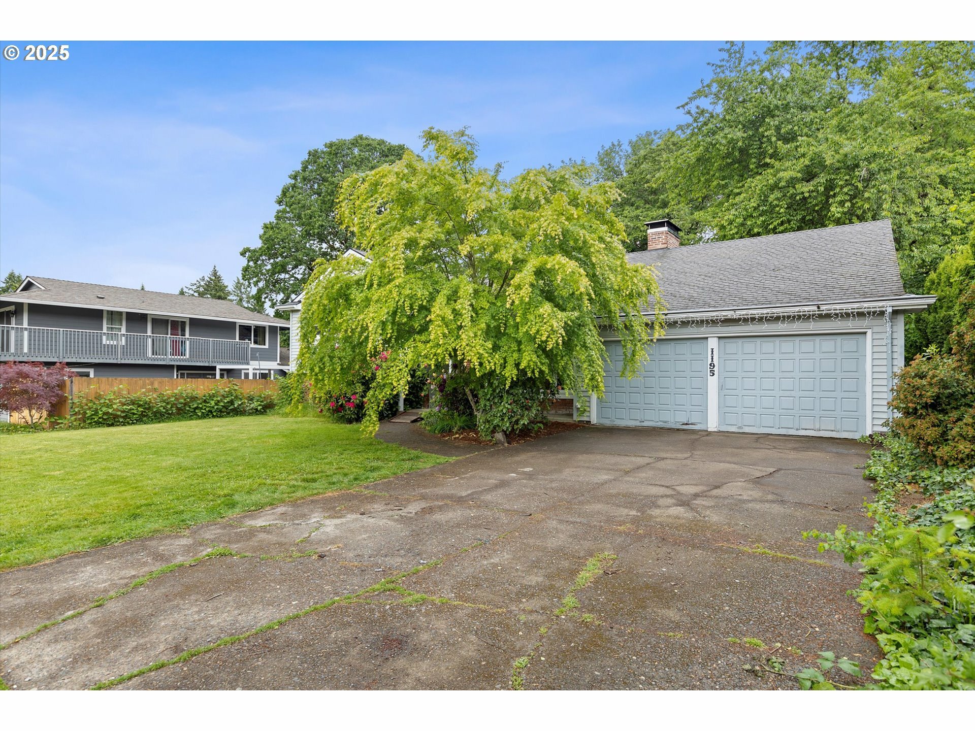 Property Photo:  1195 Hallinan St  OR 97034 
