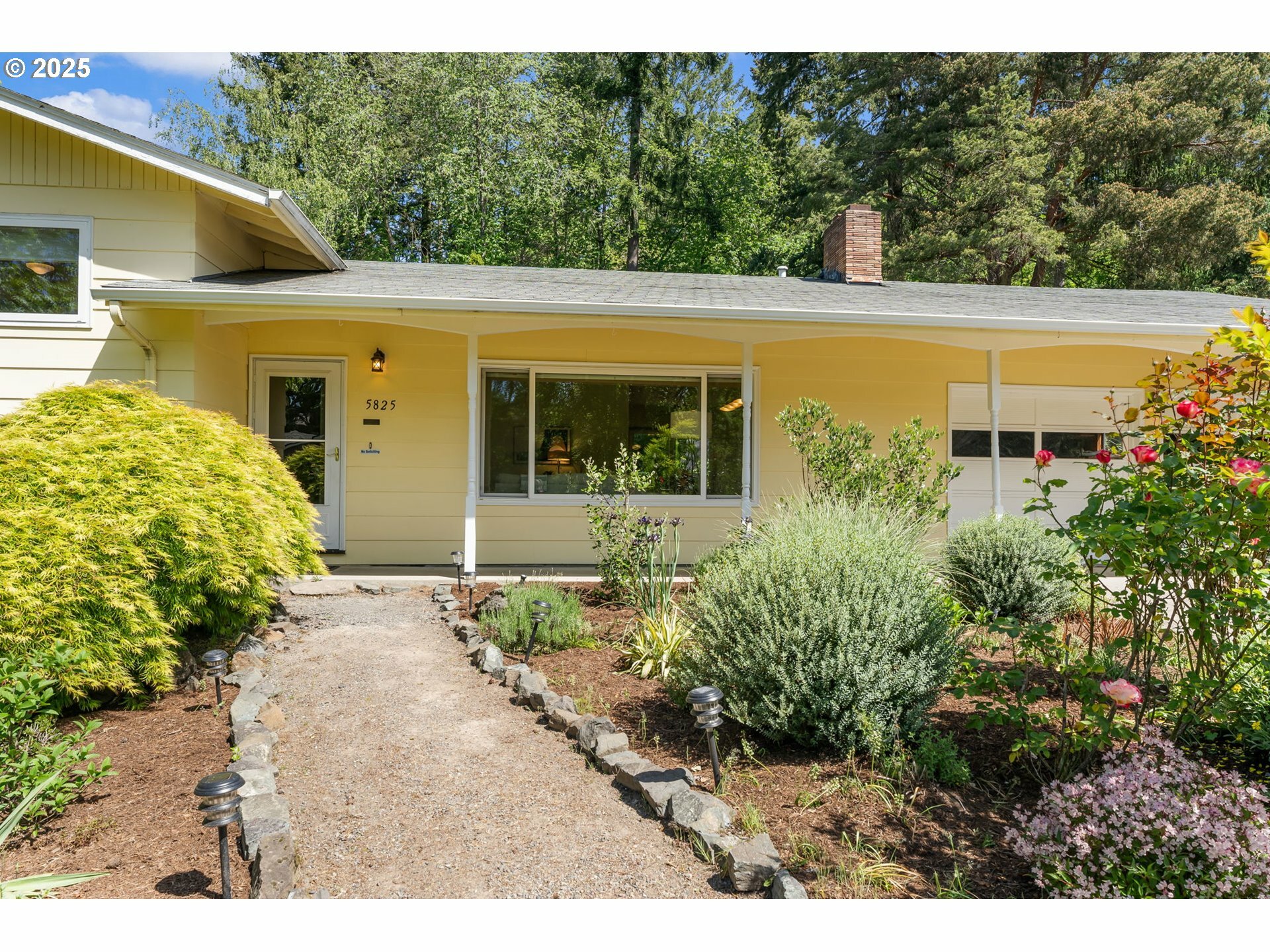 Property Photo: 5825 SW Huddleson St OR 97219