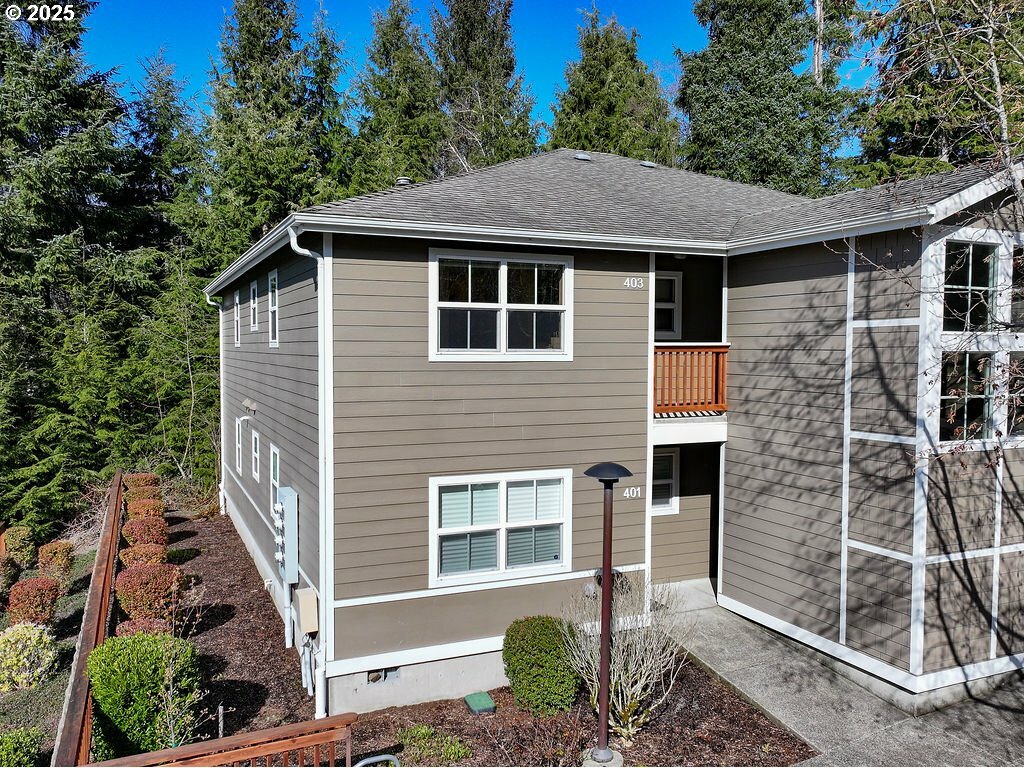 Property Photo: 420 Elk Creek Rd 403 OR 97110