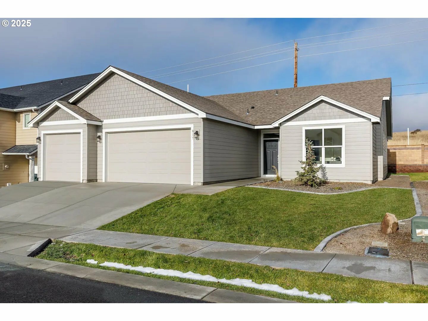Property Photo: 817 E Autumn Ave OR 97838