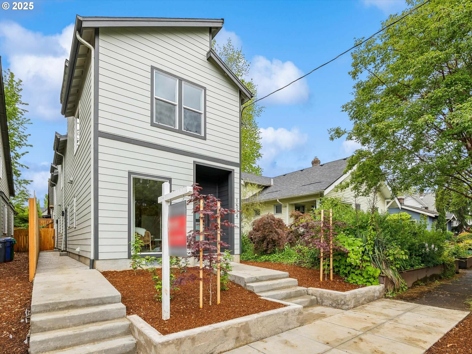 Property Photo: 1532 N Schofield St OR 97217