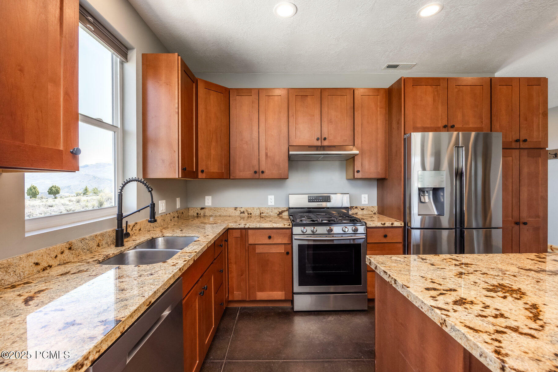 Property Photo: 420 E Rockport Aspen Drive UT 84017