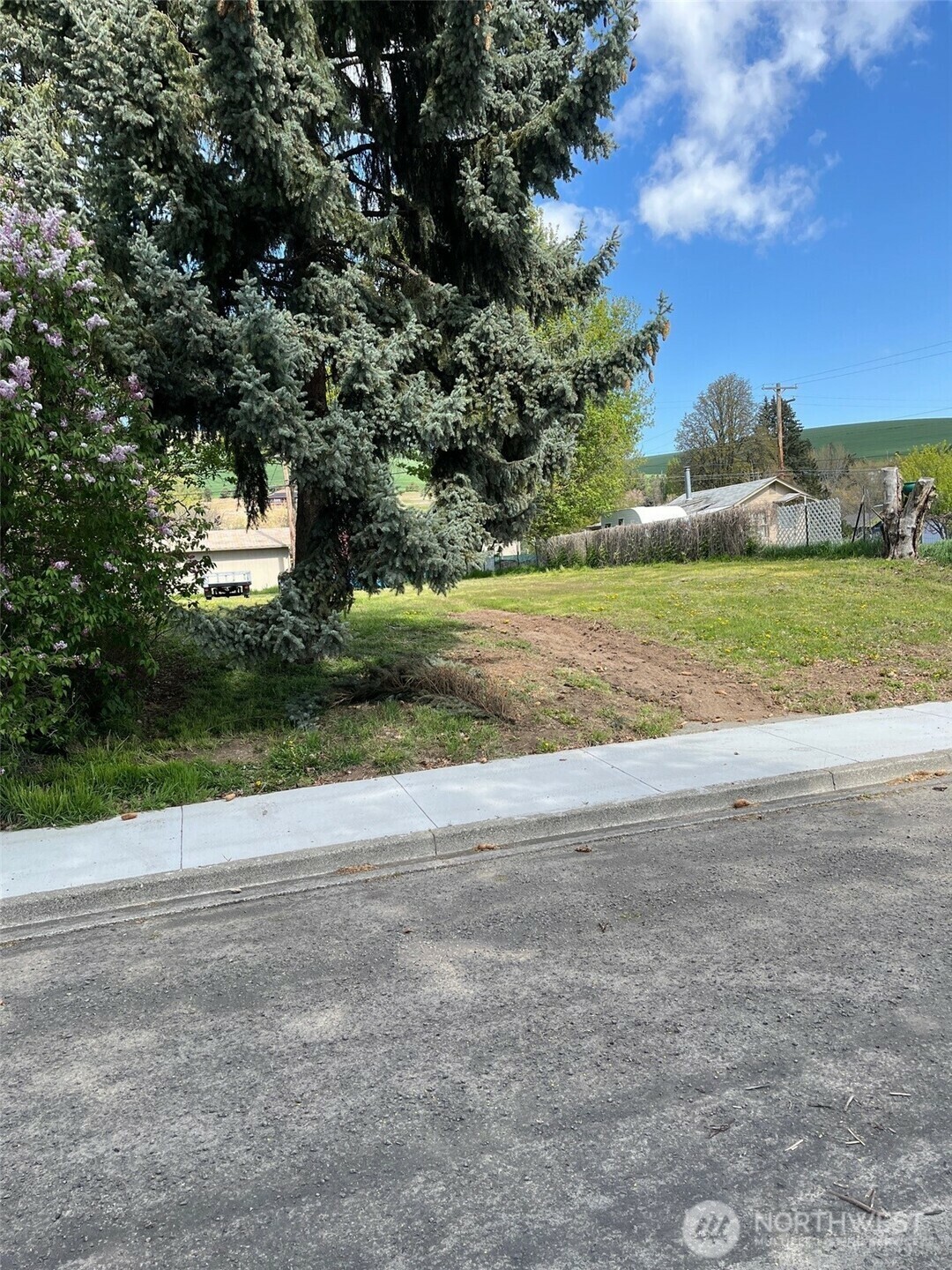Property Photo: 206 W Patit Avenue WA 99328