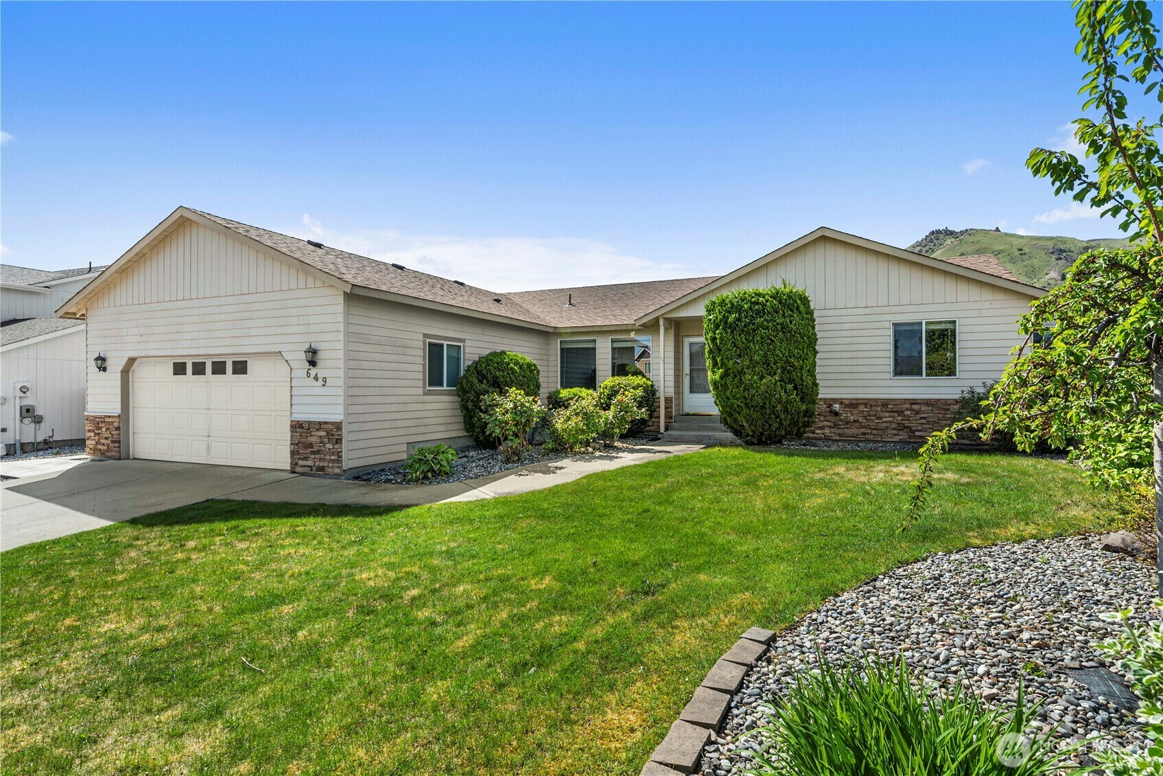 Property Photo: 649 Sally Drive WA 98801