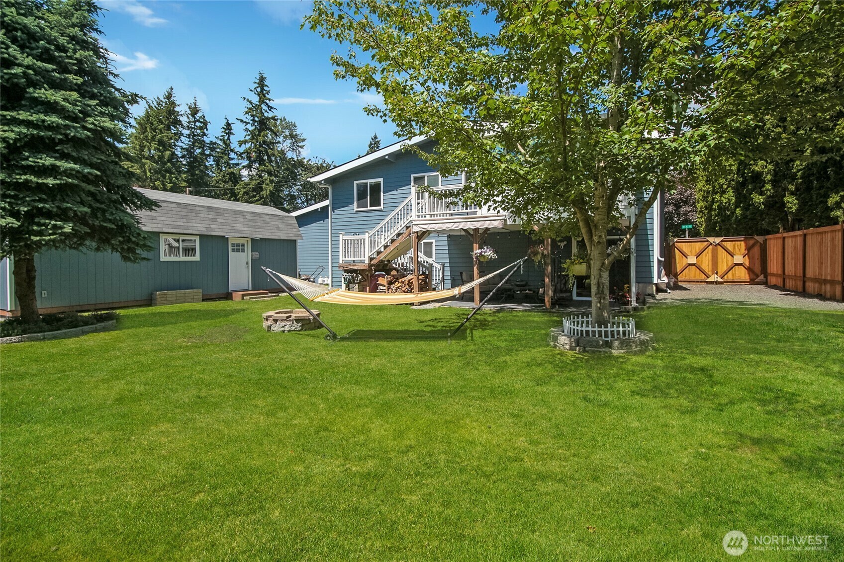 Property Photo: 16587 NE 97th Place WA 98052