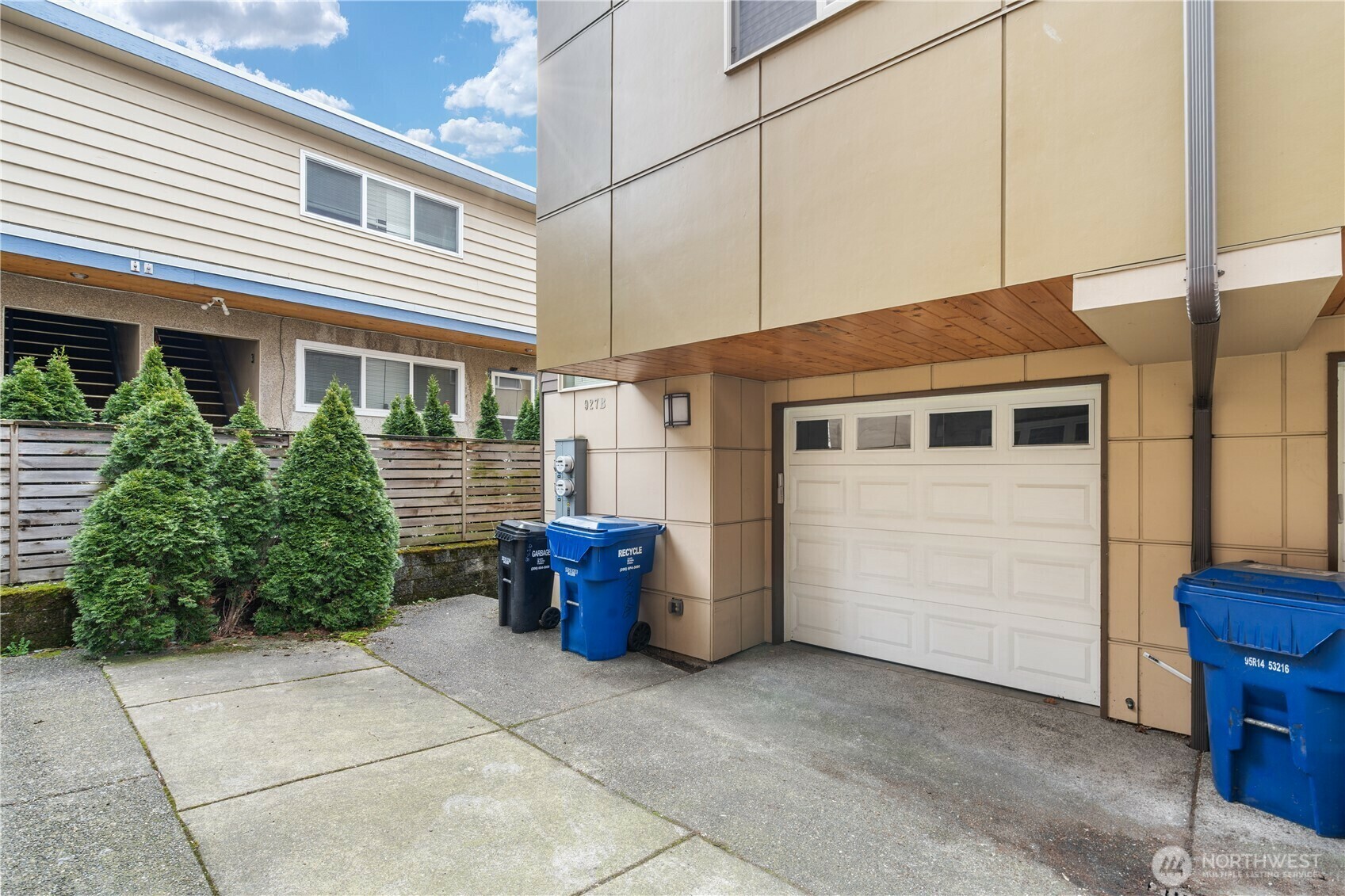 Property Photo: 927 N 85th St B WA 98103