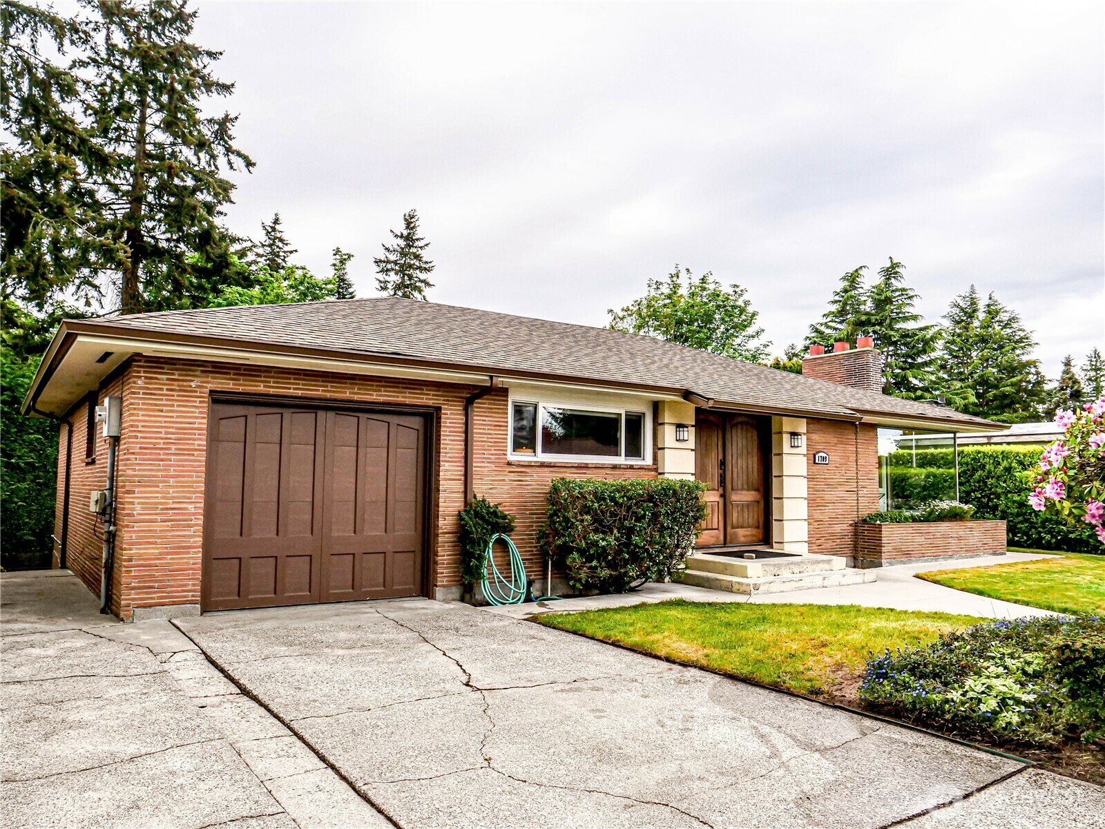 Property Photo: 1709 NW 99th Street WA 98117