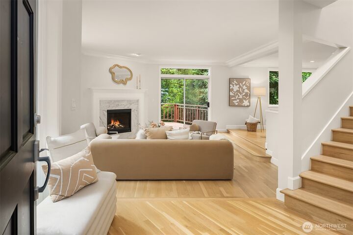 Property Photo:  4755  Fernridge Lane  WA 98040 
