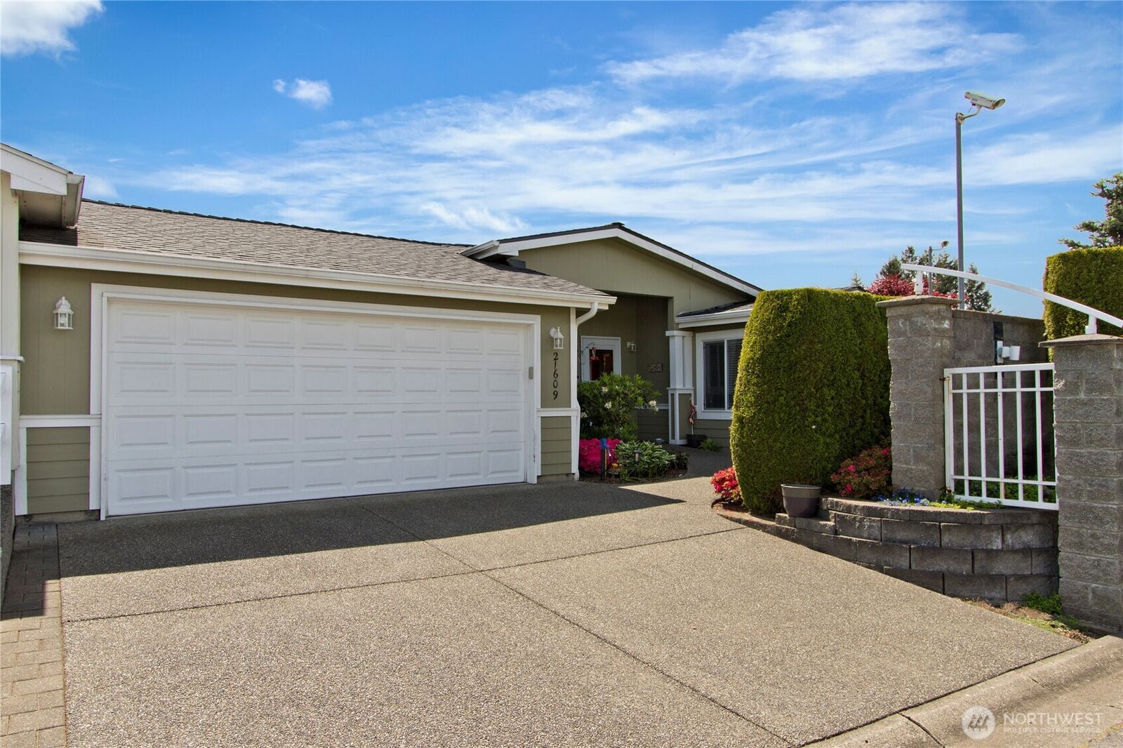 Property Photo:  21609 SE 273rd Place 151  WA 98038 