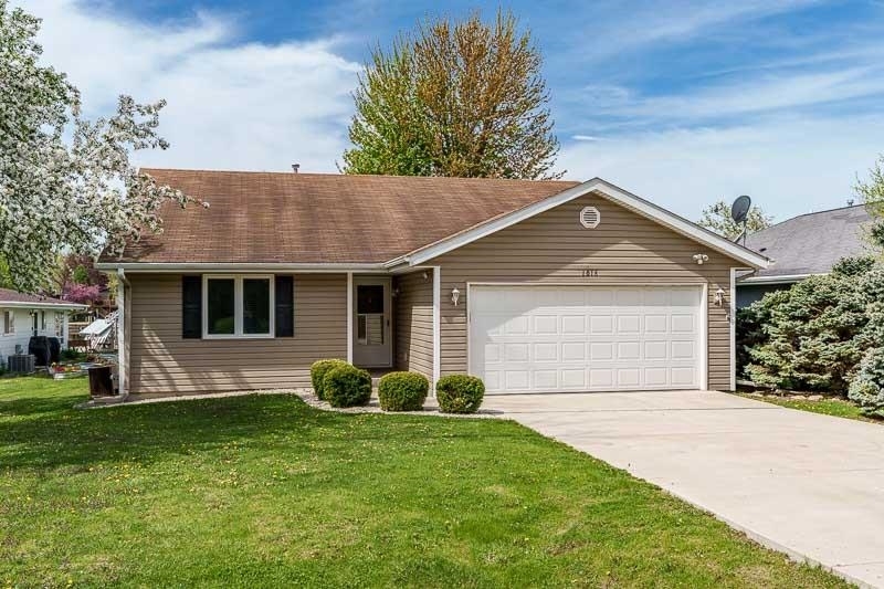 Property Photo: 1016 NE Candlewick Drive IL 61065