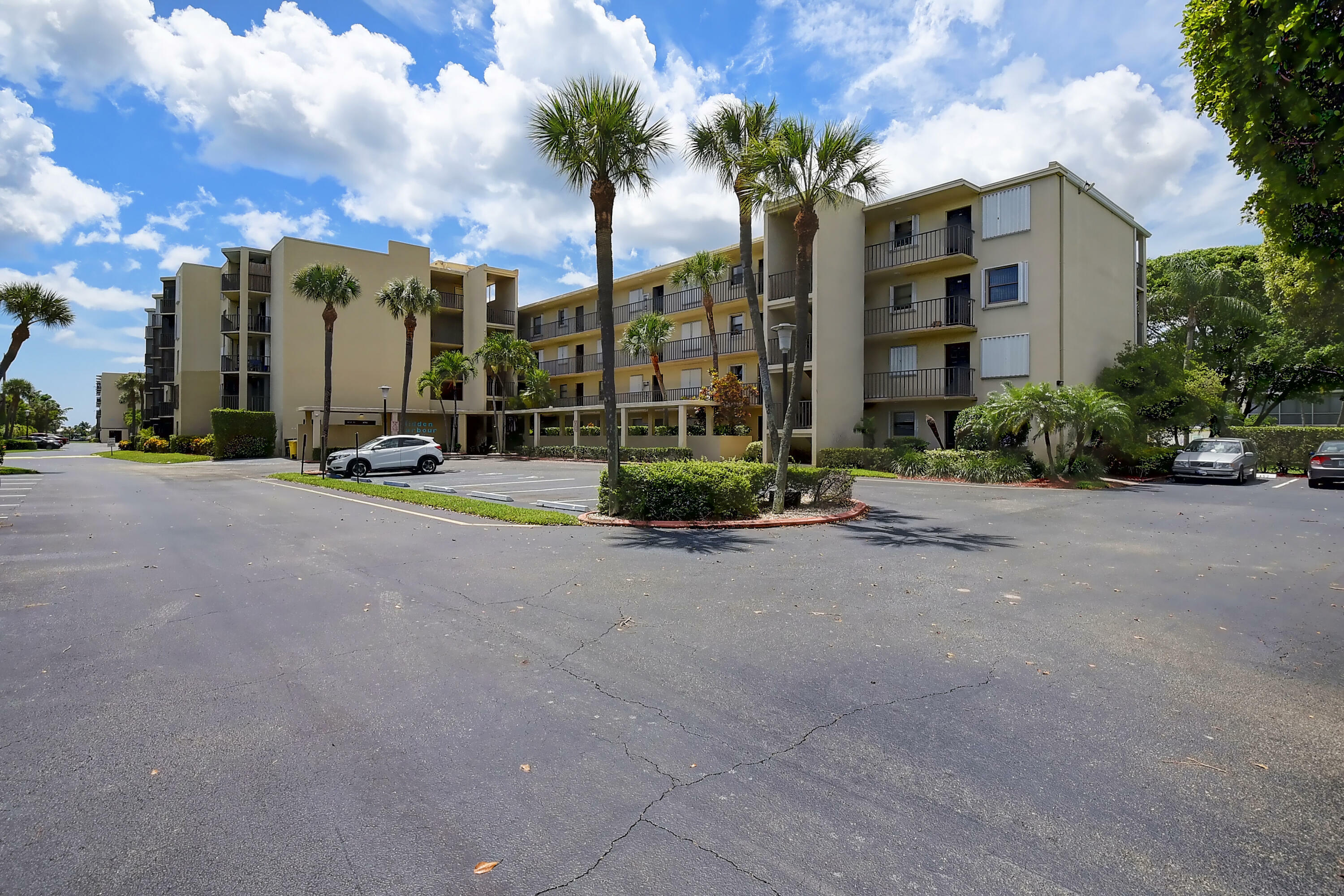 Property Photo: 890 N Federal Highway 206 FL 33462