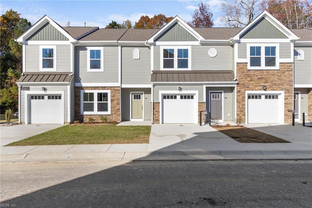 Property Photo: 2023 Laycock Ln 102 VA 23435