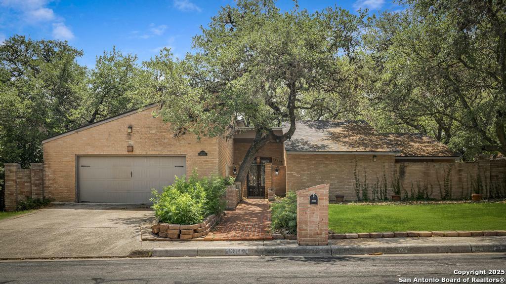 Property Photo: 13114 N Hunters Circle TX 78230