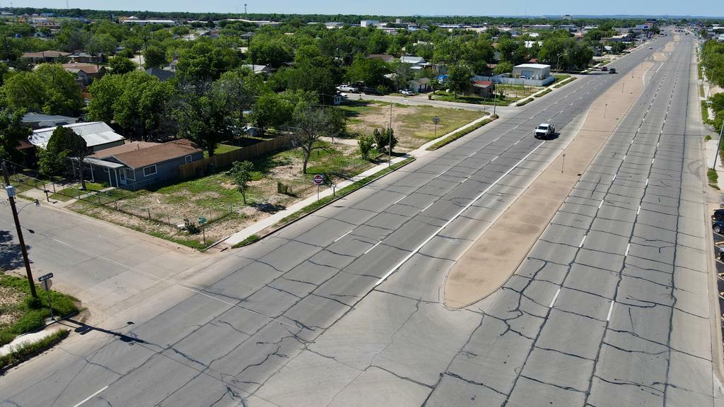 Property Photo:  2621 S Bryant Blvd  TX 76903 