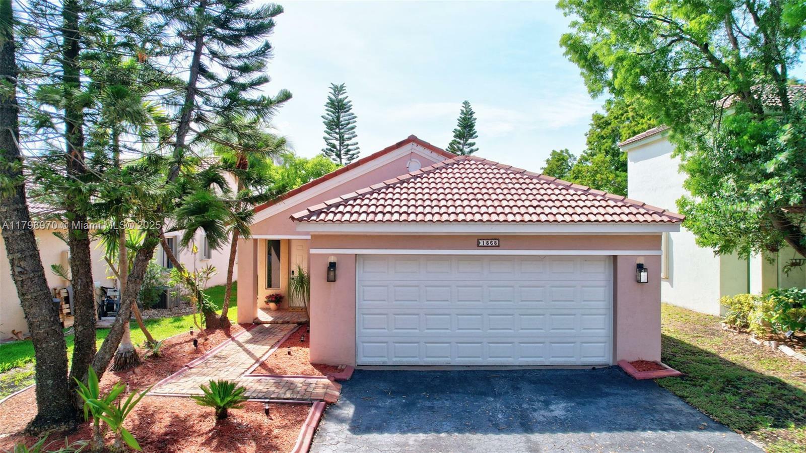 Property Photo: 1565 Presidio Dr FL 33327
