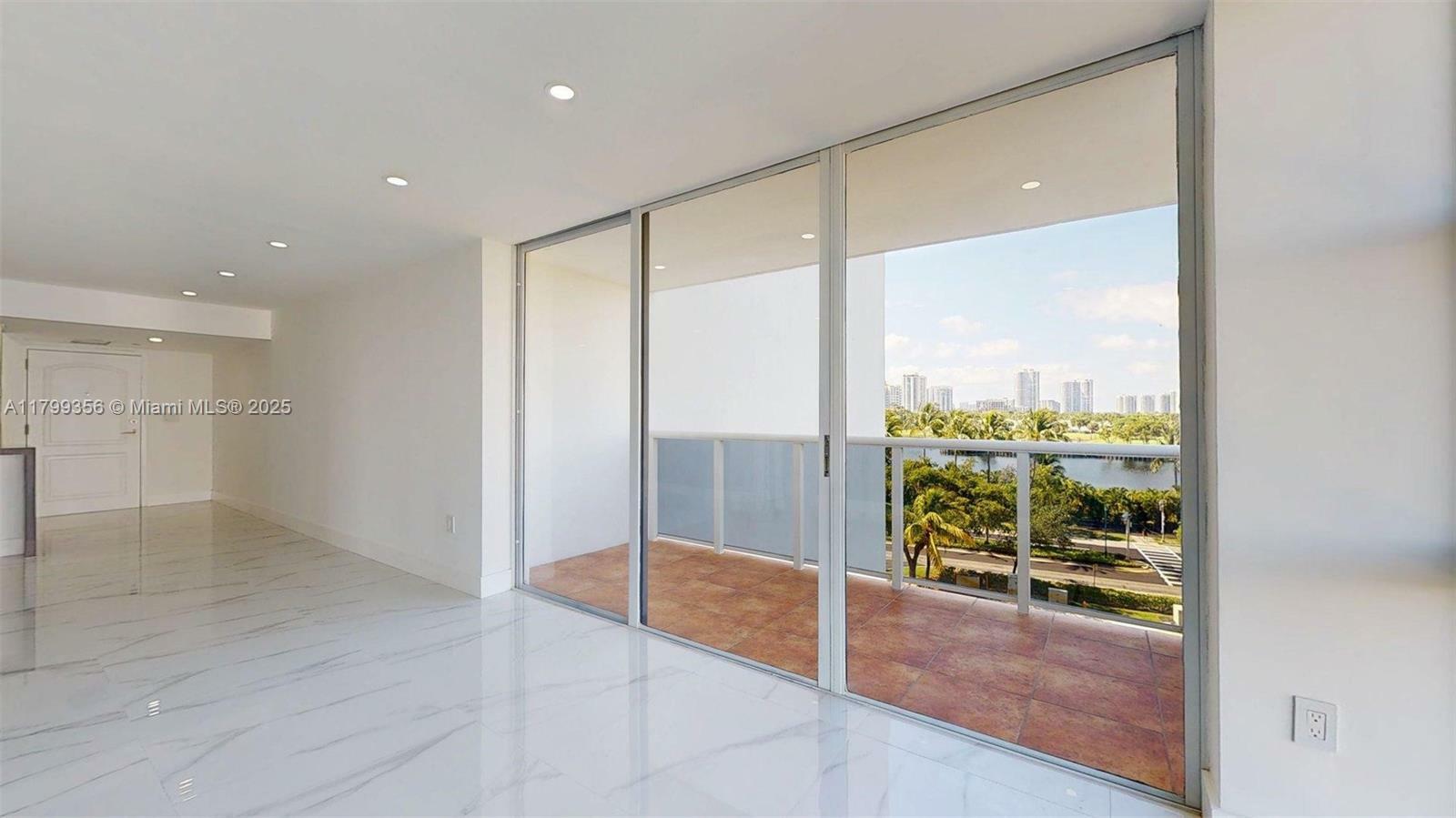 Property Photo: 3625 N Country Club Dr 609 FL 33180
