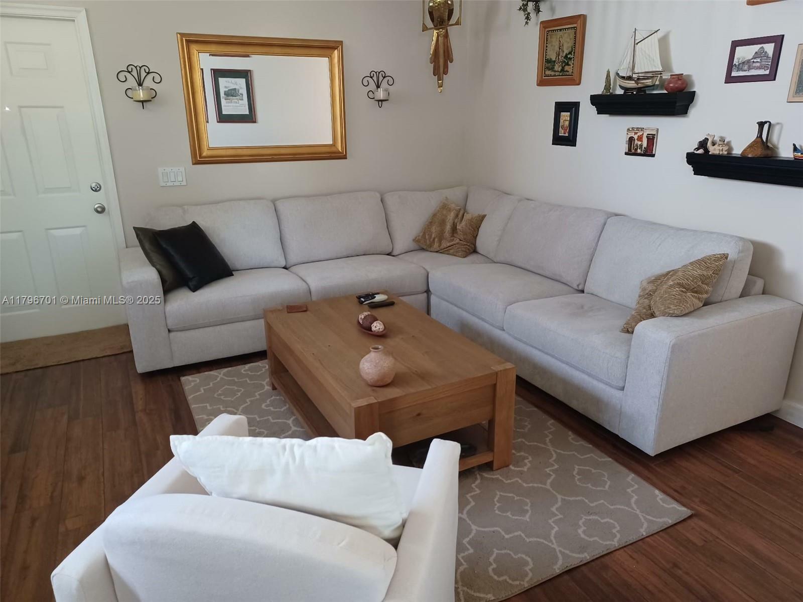 Property Photo: 4000 Pine Ridge Ln FL 33331