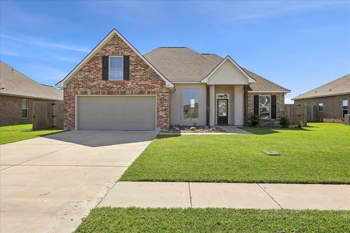Property Photo: 615 Cottonwood TX 77630
