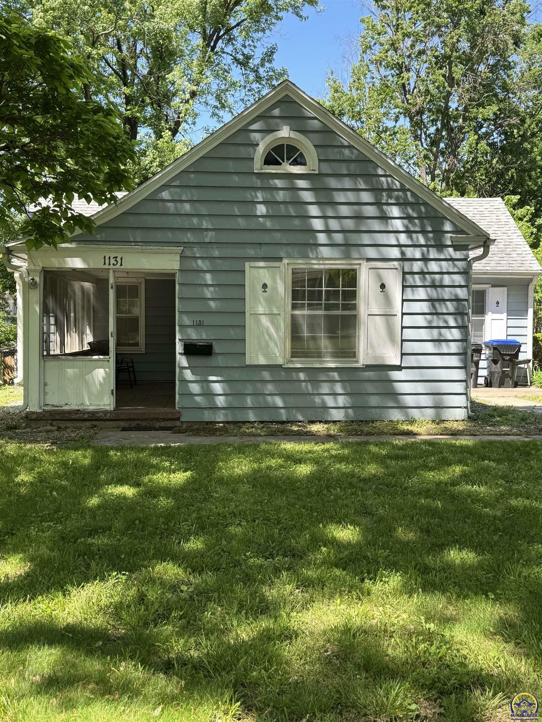 Property Photo: 1131 SW Webster Ave KS 66604