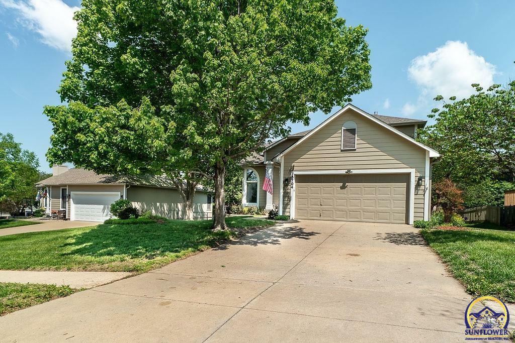 Property Photo: 5704 SW 35th St KS 66614
