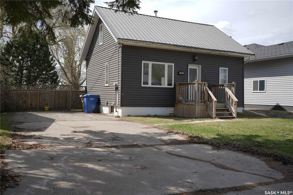 Property Photo: 315 McLeod Avenue E SK S0E 1A0