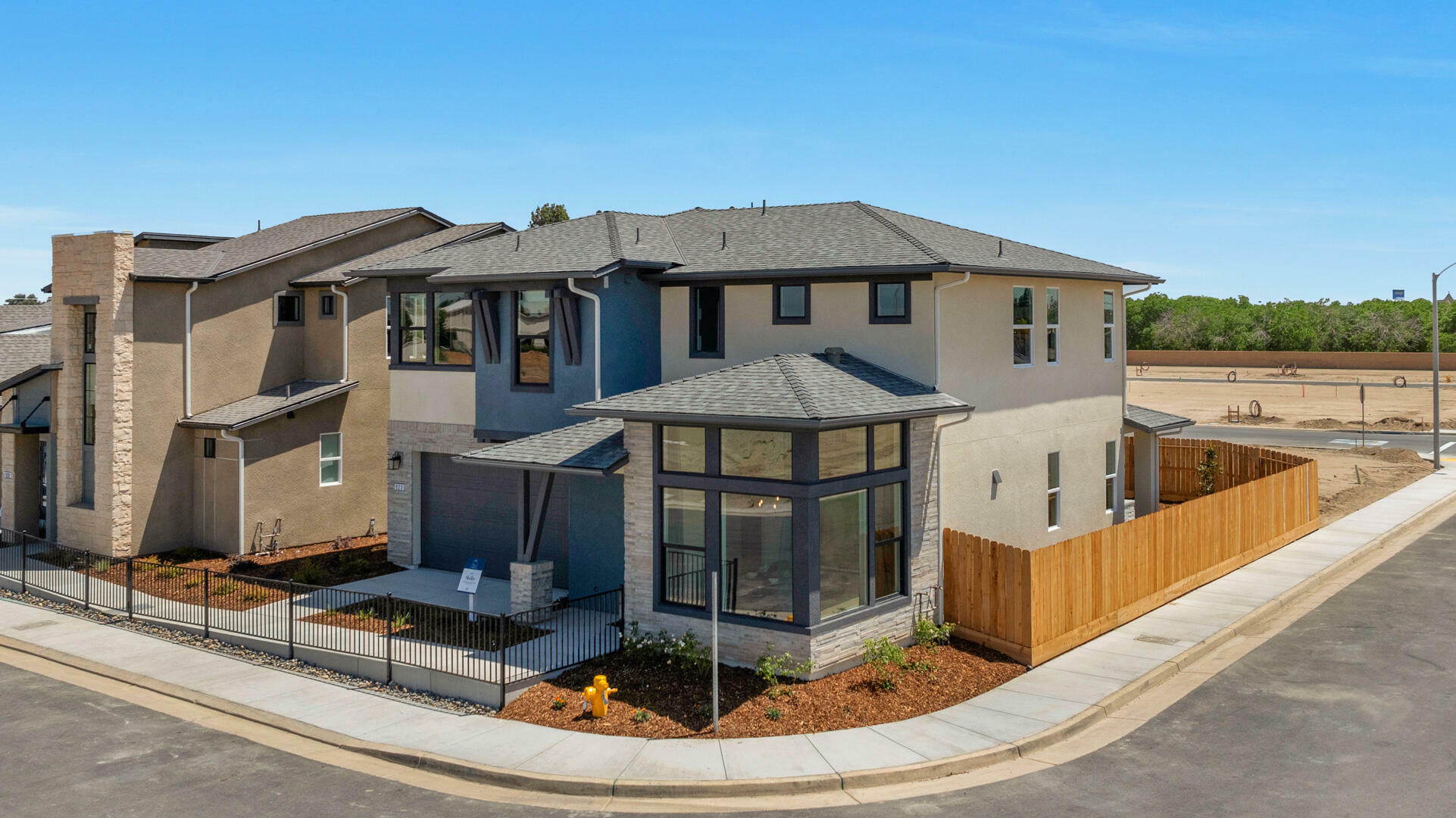 Property Photo:  923 Lisbon Avenue  CA 93274 