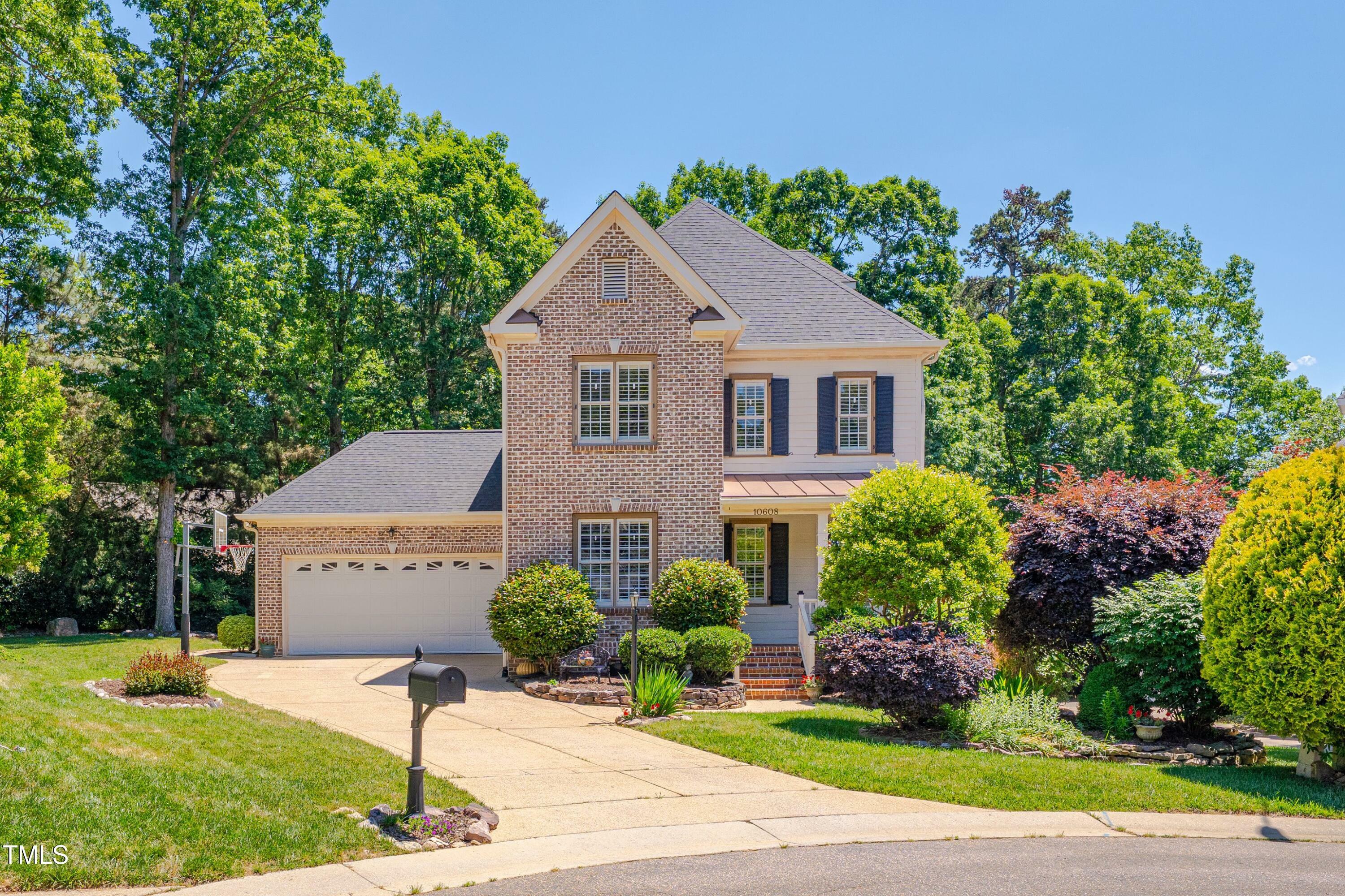 Property Photo: 10608 Thornbury Crest Ct Court NC 27614