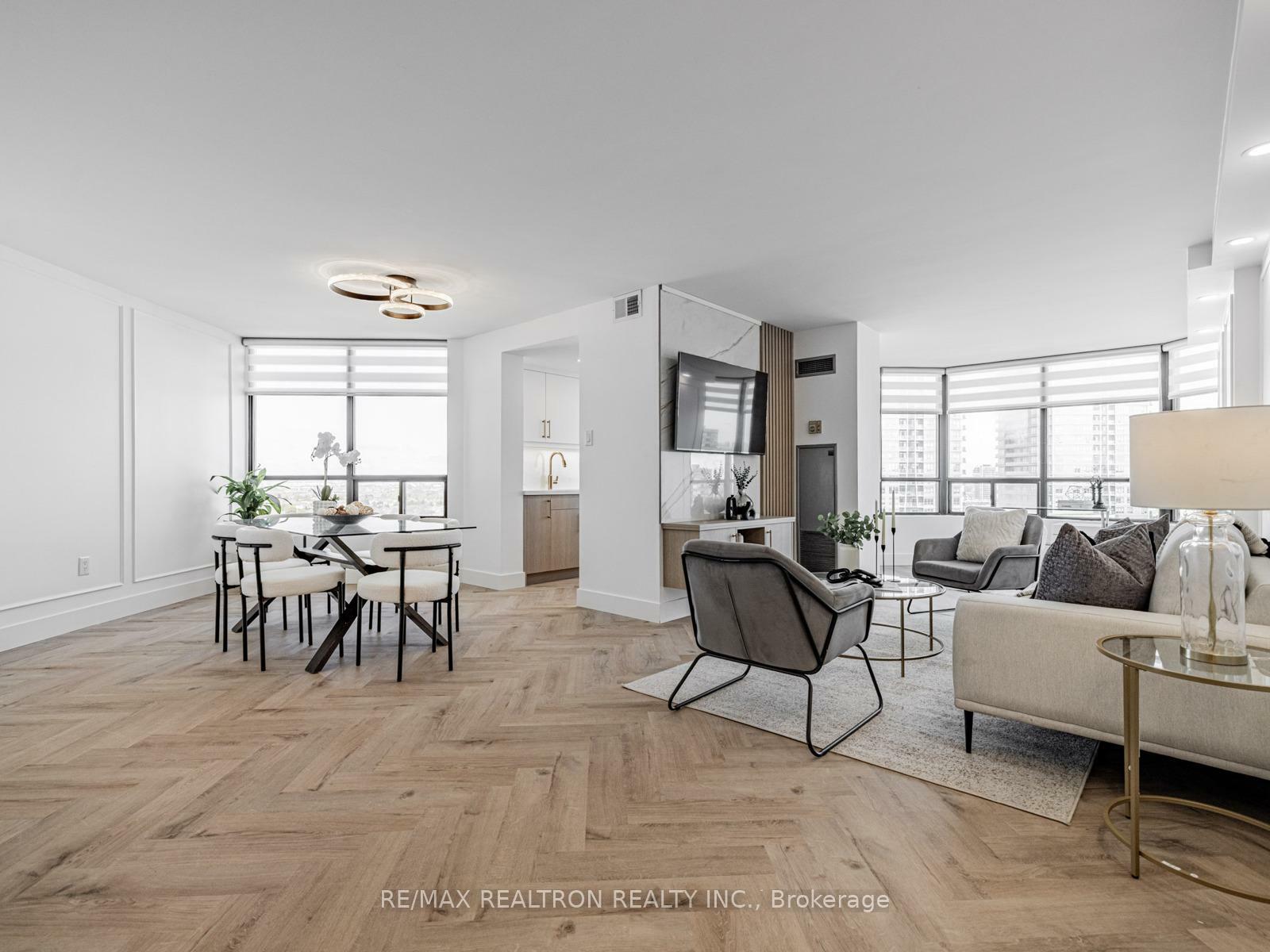 Property Photo:  7420 Bathurst Street N 1611  ON L4J 6X4 
