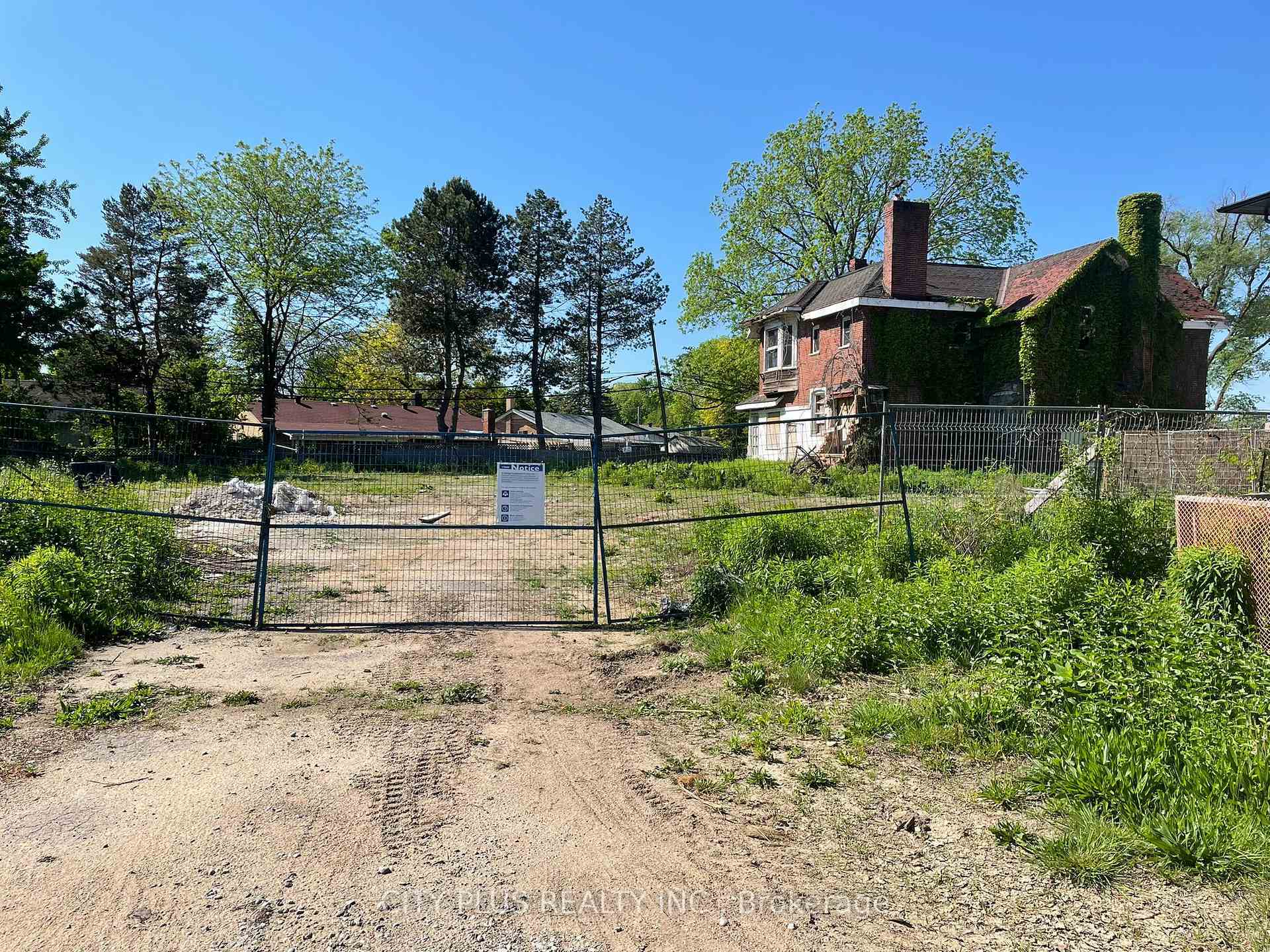 Property Photo:  20 Legato Court  ON M3B 1L7 
