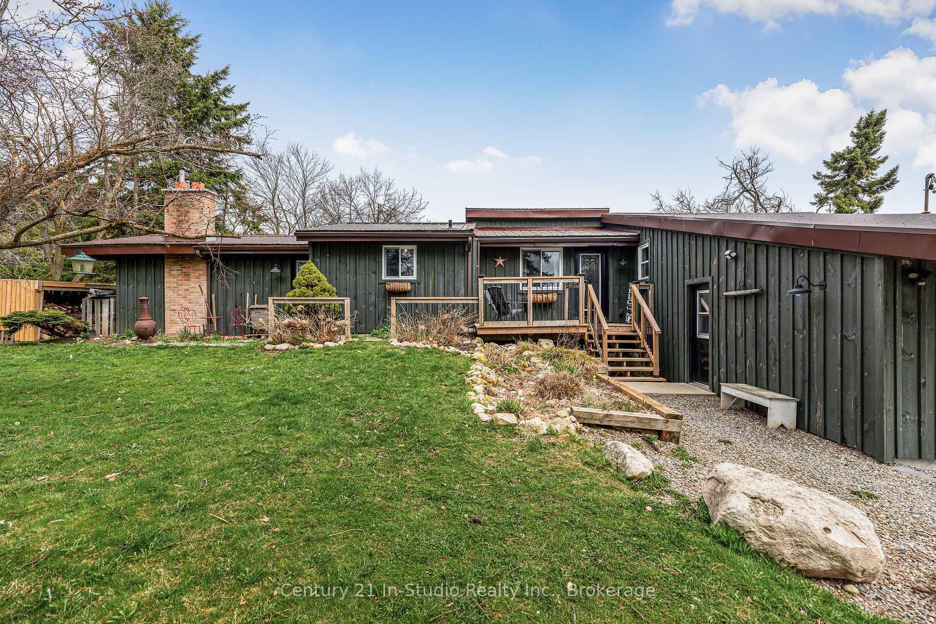 Property Photo: 706161 Dufferin County Road 21 Road ON L0N 1H0