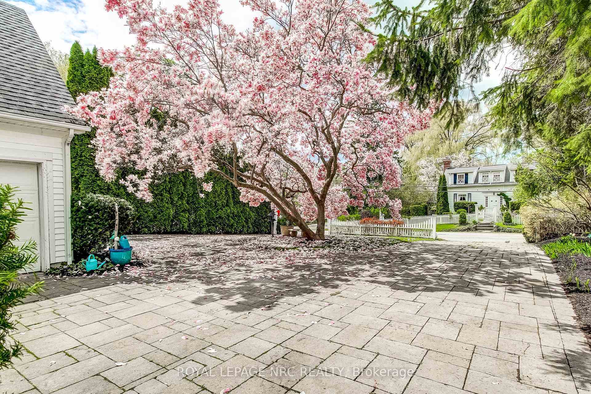 Property Photo: 330 Gate Street ON L0S 1J0