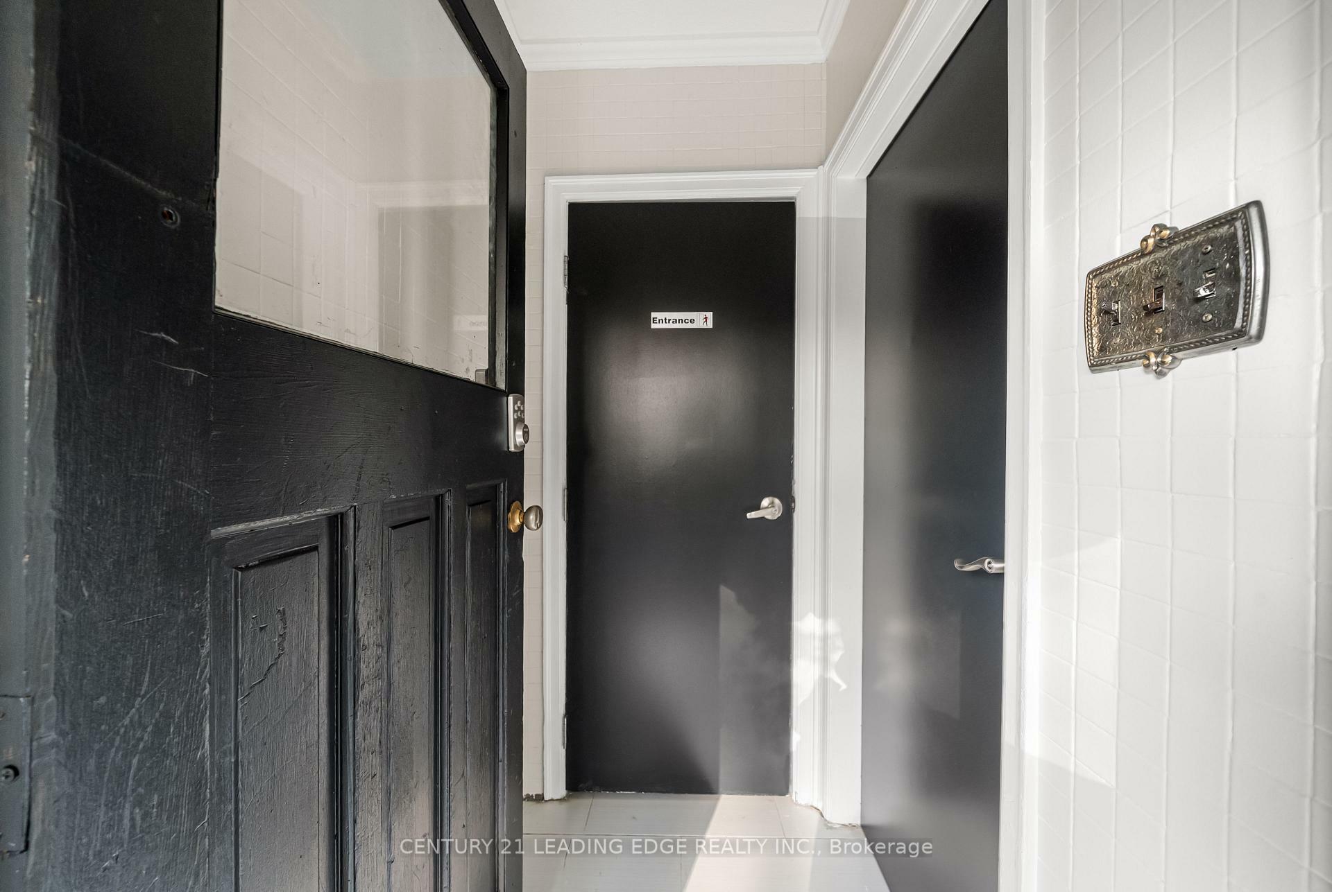 Property Photo:  620 Birchmount Road Unit B  ON M1K 1P9 