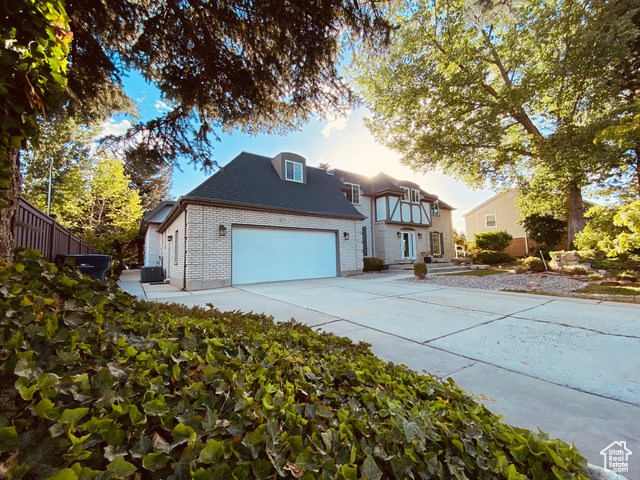 Property Photo: 8506 S Jardim Way UT 84093