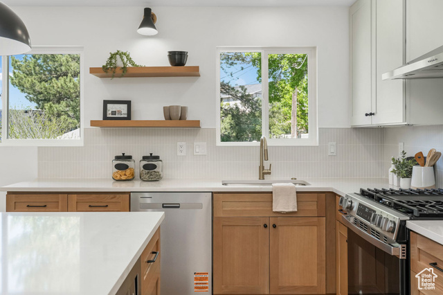 Property Photo: 1613 E Parkridge Dr UT 84121