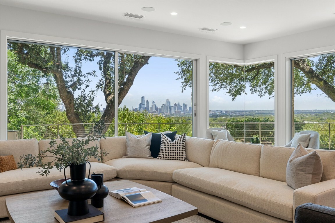Property Photo:  706 Las Lomas Drive  TX 78746 