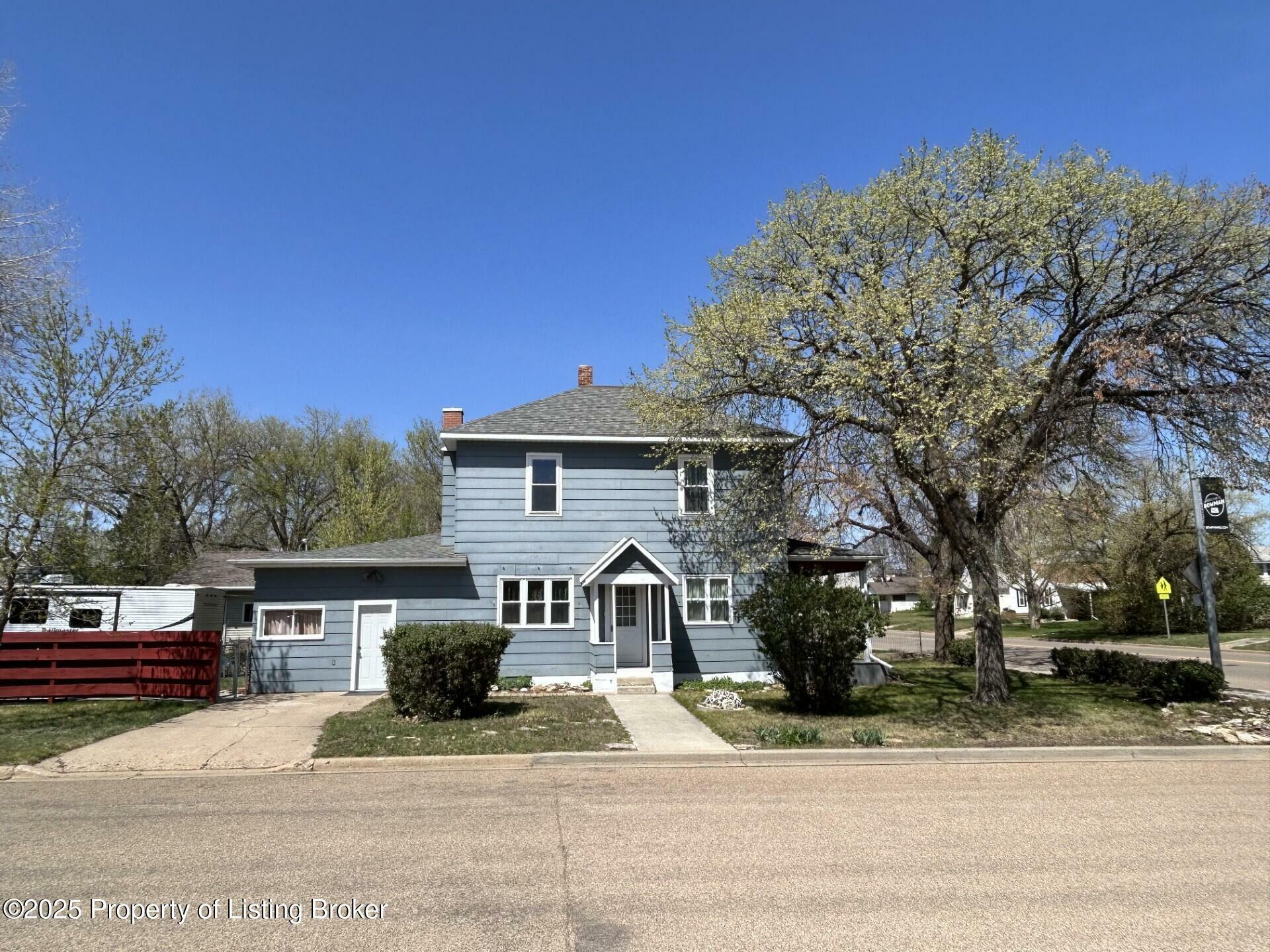Property Photo: 112 1st Avenue SW ND 58623