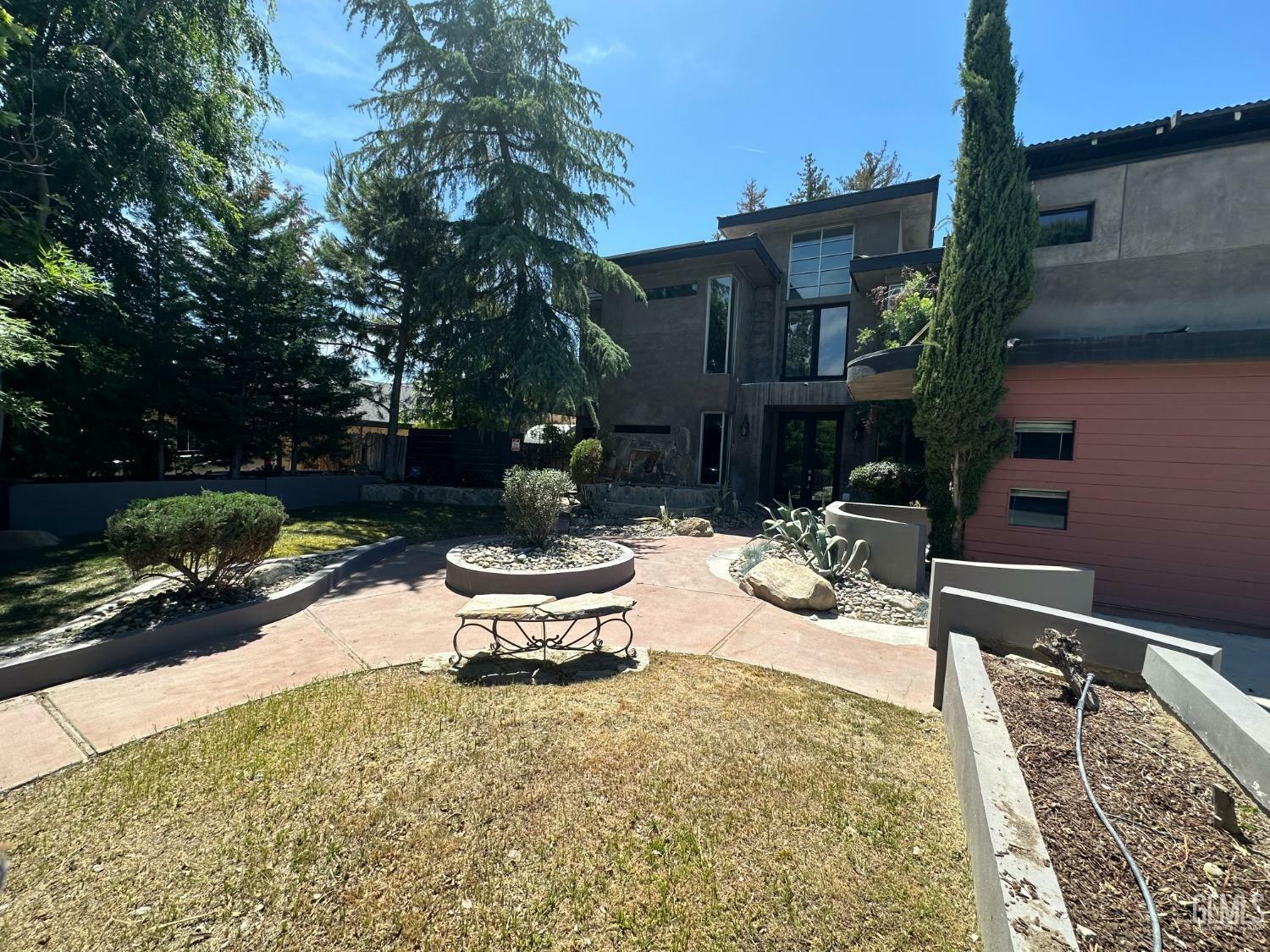 Property Photo: 2513 W Moffitt Way CA 93309