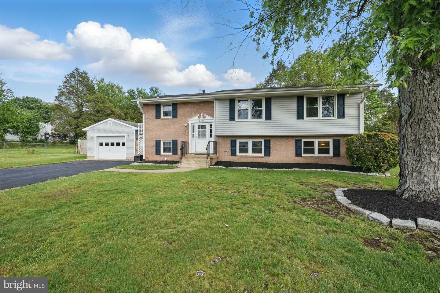 Property Photo: 9706 Glen Court VA 20110