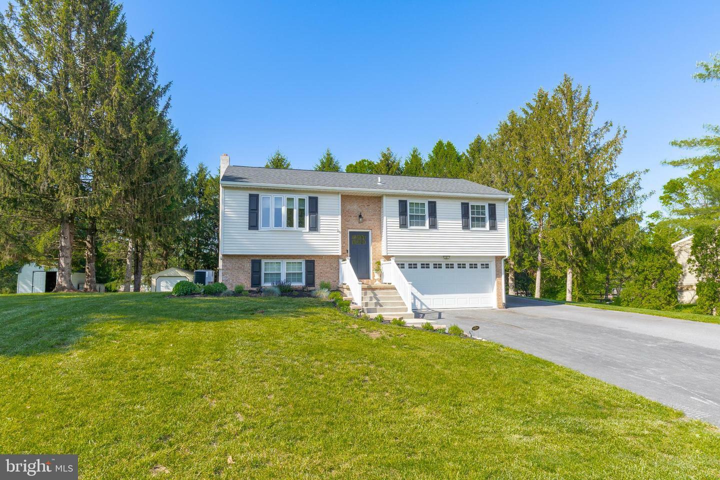 Property Photo: 1014 Jeffrey Lane PA 17543
