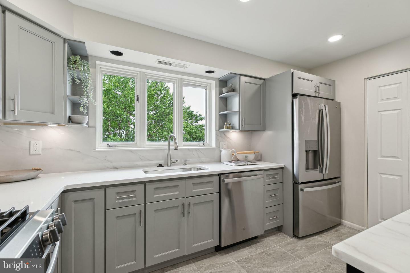 Property Photo:  1 Christian Street 49  PA 19147 